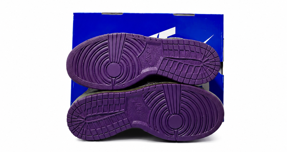 Nike SB Dunk High Skunk 420