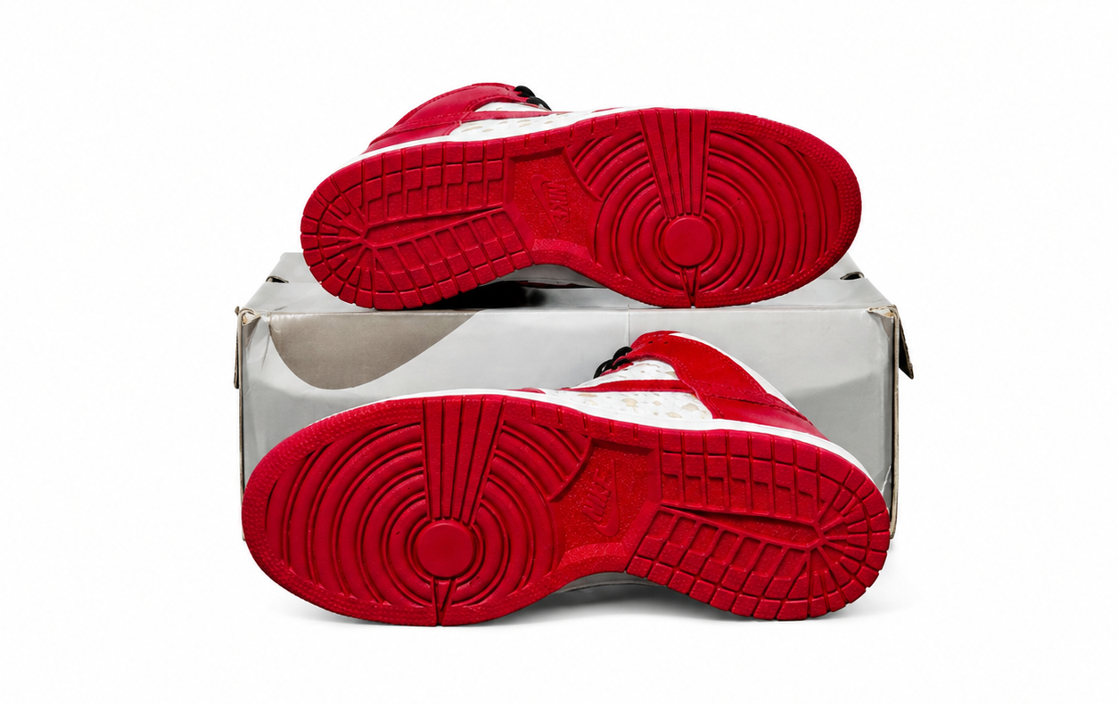 Nike Dunk High Pro SB Supreme Red Stars